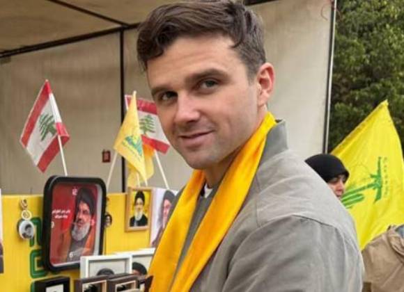 Rusia, Pakistán y los rebeldes hutíes utilizan al mismo influencer estadounidense, Jackson Hinkle, para difundir información errónea