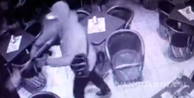 $!Asesinan a balazos a cinco personas en bar de Irapuato (Video)