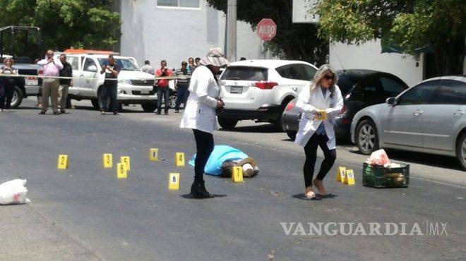$!A balazos asesinan al periodista Javier Valdez en Culiacán
