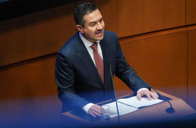 El senador Miguel Ángel Yunes Márquez negó que Estados Unidos haya cancelado su visa y la de su padre.
