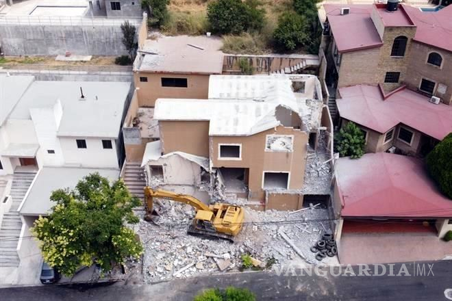 $!A 15 años y medio de la tragedia, la casa de la familia Peña Coss está siendo demolida