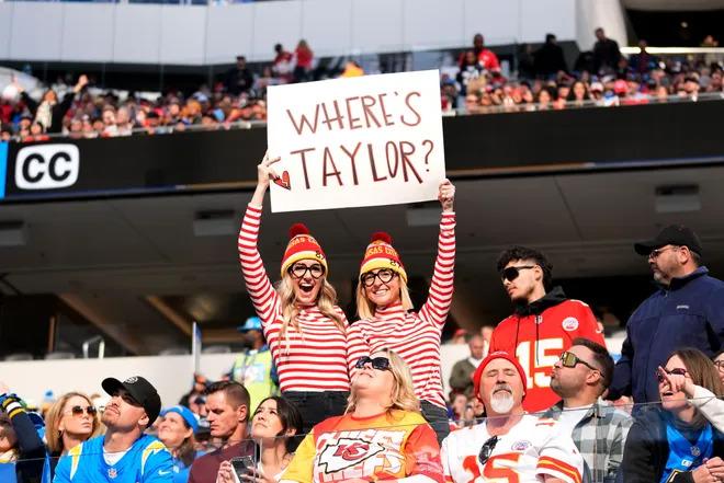 $!¿NFL: Taylors version? desde platillos inspirados en títulos de sus canciones al repunte del público que asiste a los juegos