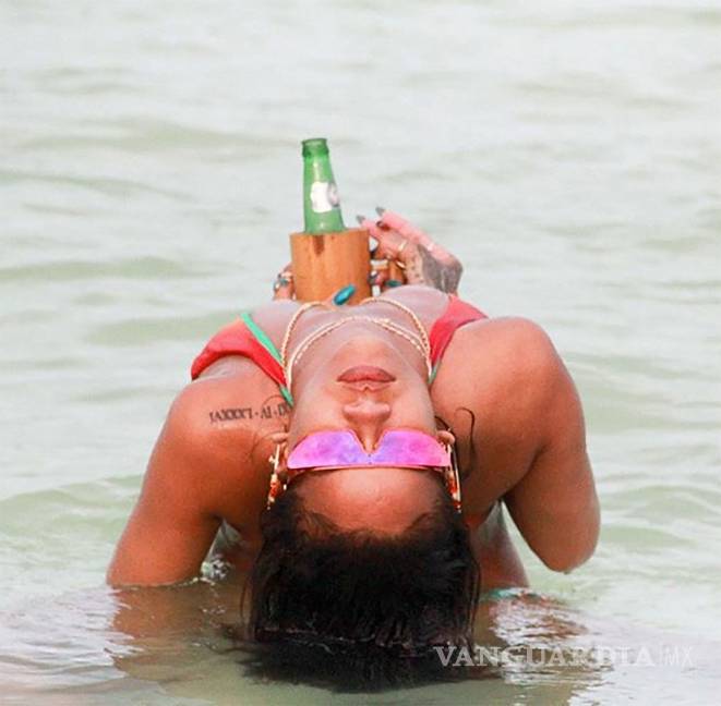 $!Las candentes fotos de Rihanna durante sus vacaciones en el Caribe