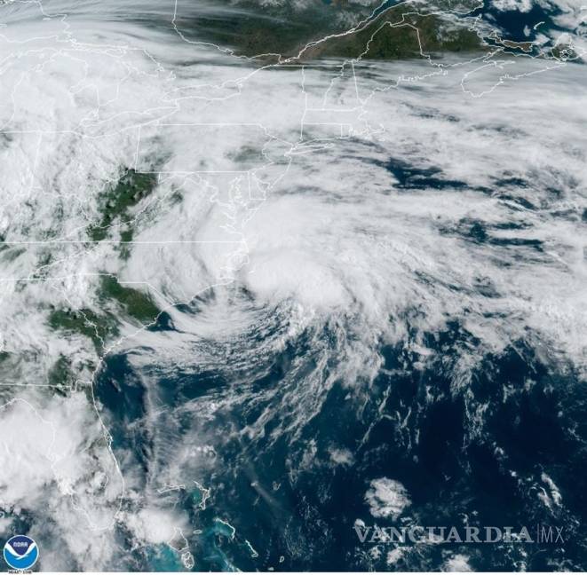 $!Arthur, la primera tormenta tropical, se acerca con fuerza a Carolina del Norte