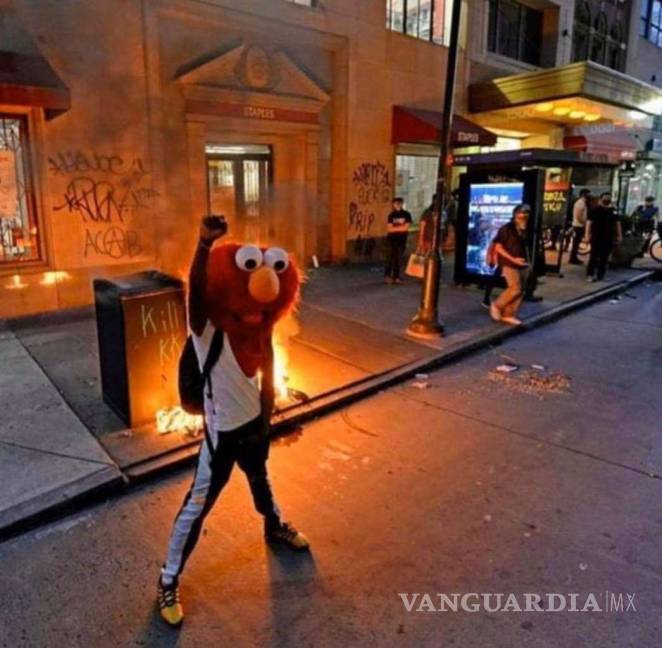 $!Del meme a la vida real... Elmo en llamas se suma a las protestas por el asesinato de George Floyd (fotos)