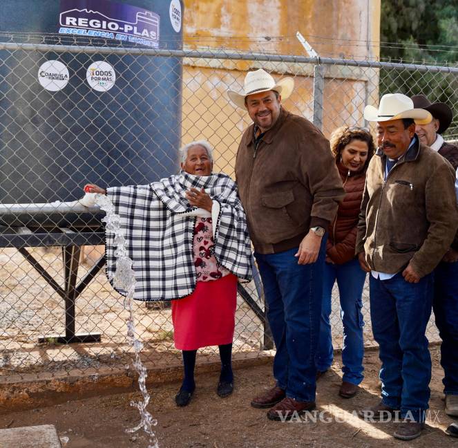 $!La colocación de tinacos en la planta potabilizadora fortalece el acceso al agua para las familias del ejido.