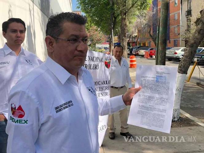 $!Petroleros presentan denuncia contra el líder sindical Carlos Romero Deschamps