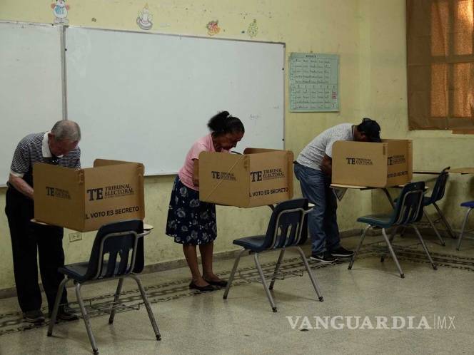 $!Panameños votan para elegir presidente