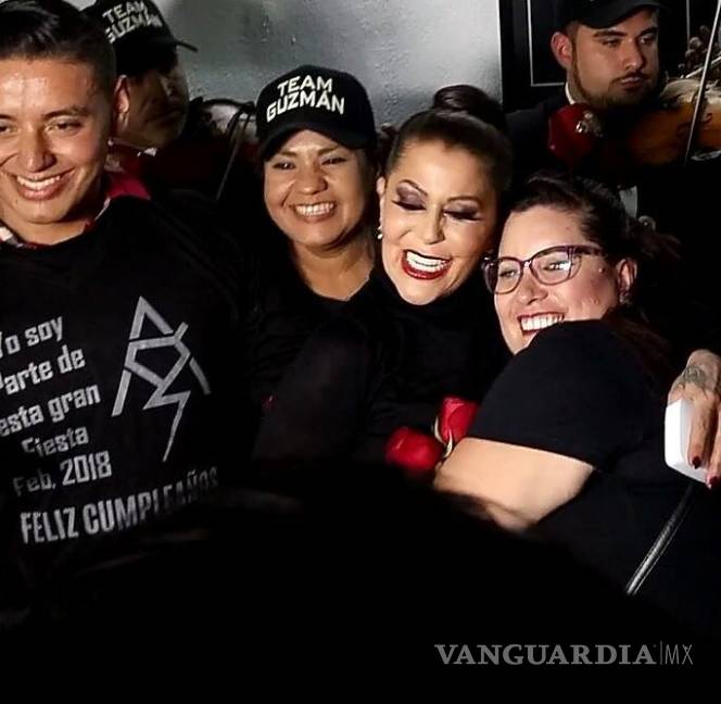 $!'¡Te amamos Ale Guzmán!': Sus fans le desean desde aquí, un feliz aniversario 50