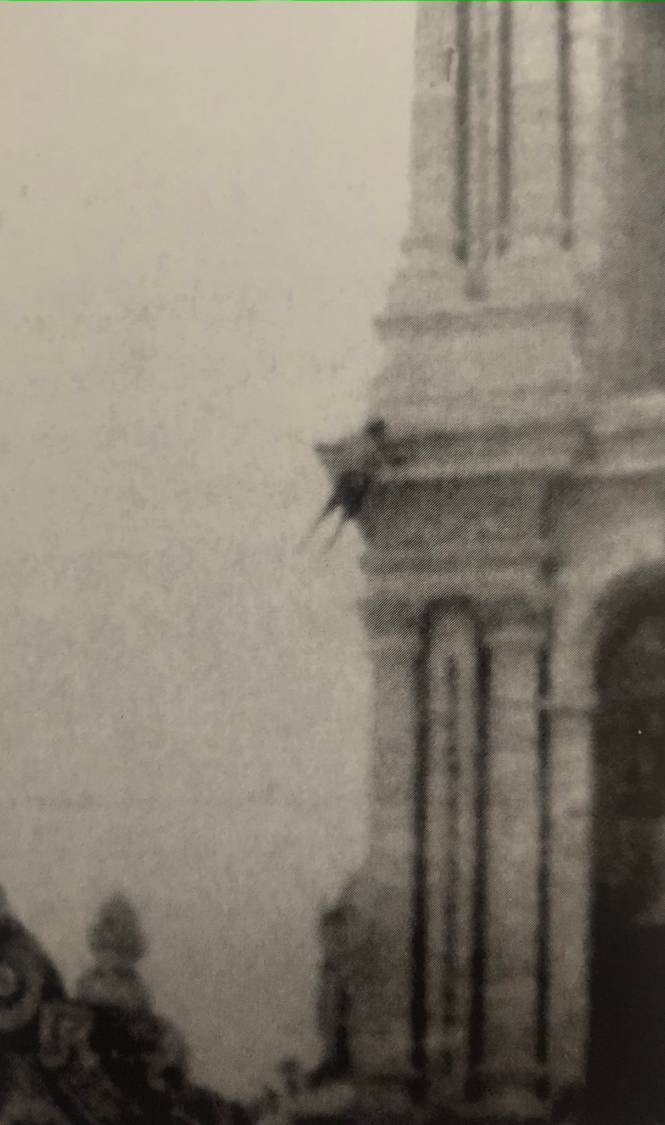 $!Las hazañas del hombre mosca que escaló la Catedral de Saltillo