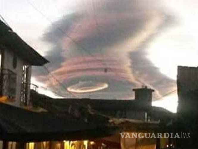 $!Sorprende extraño fenómeno en cielo de Michoacán