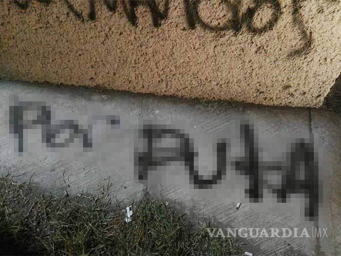 $!"Por zorra, quita maridos": Hacen pintas en casa de coordinadora panista