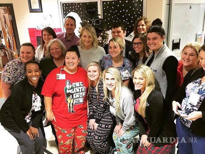 $!Jennifer Lawrence visita hospital en Kentucky