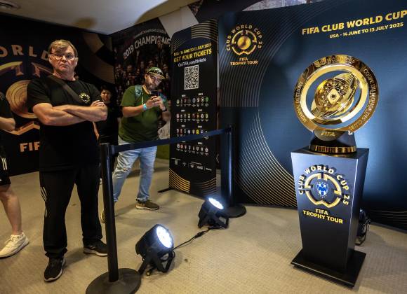 El trofeo del Mundial de Clubes visita Monterrey y entusiasma a la afición de Rayados