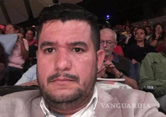 $!Loaiza, quien fuera hasta 2018 funcionario en el gobierno venezolano de Nicolás Maduro, labora desde 2022 como subdirector de Materiales Educativos de la SEP