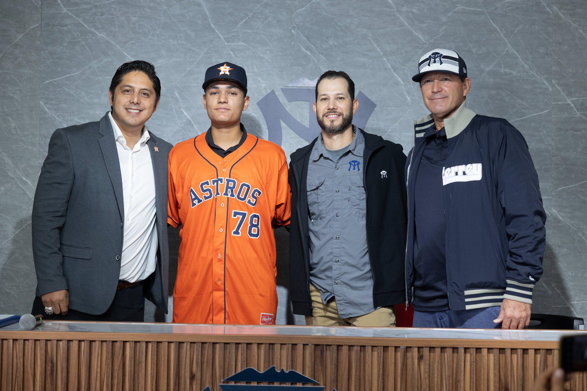 Sueño de MLB: Carlos Sandoval, joven infielder de Sultanes, firma con los Astros de Houston