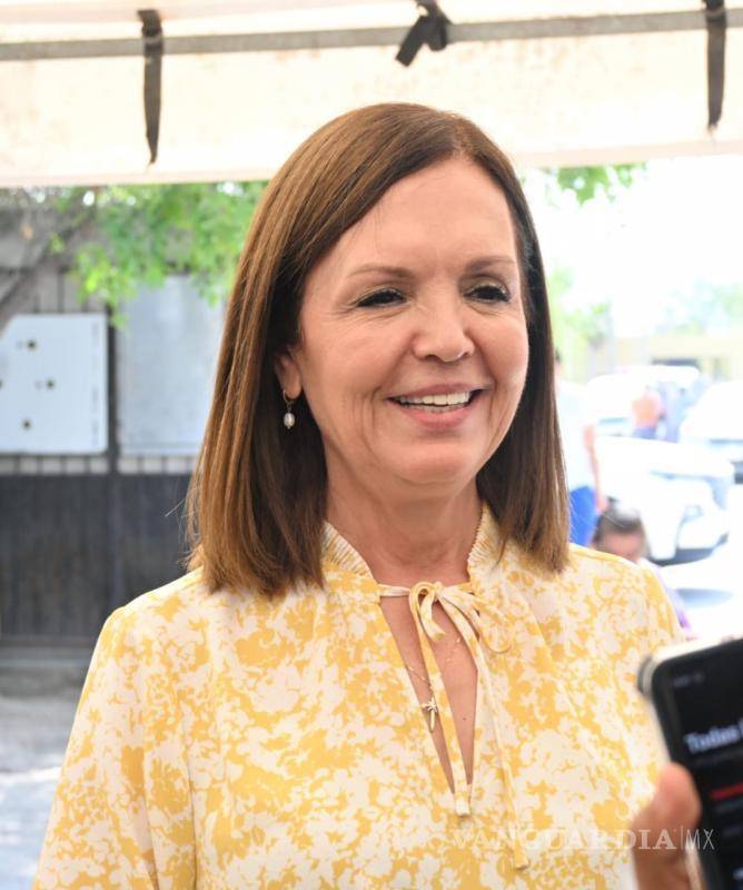 $!La alcaldesa Sara Irma Pérez Cantú destaca la importancia de preservar las costumbres culinarias locales a través de este concurso.