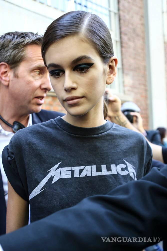 $!Fanáticos se preocupan por la delgadez de la hija de Cindy Crawford