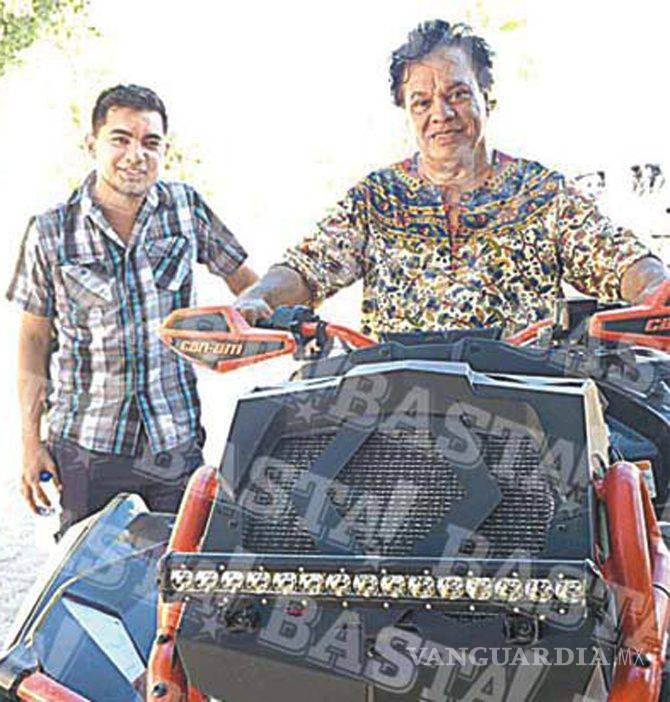 $!Juan Gabriel fue visto entrando con su novio a su hotel antes de morir