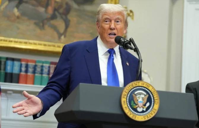 “Creo que lo que vamos a hacer es imponer un gran arancel a México por la lechuga”, dijo Trump este viernes desde la Oficina Oval.