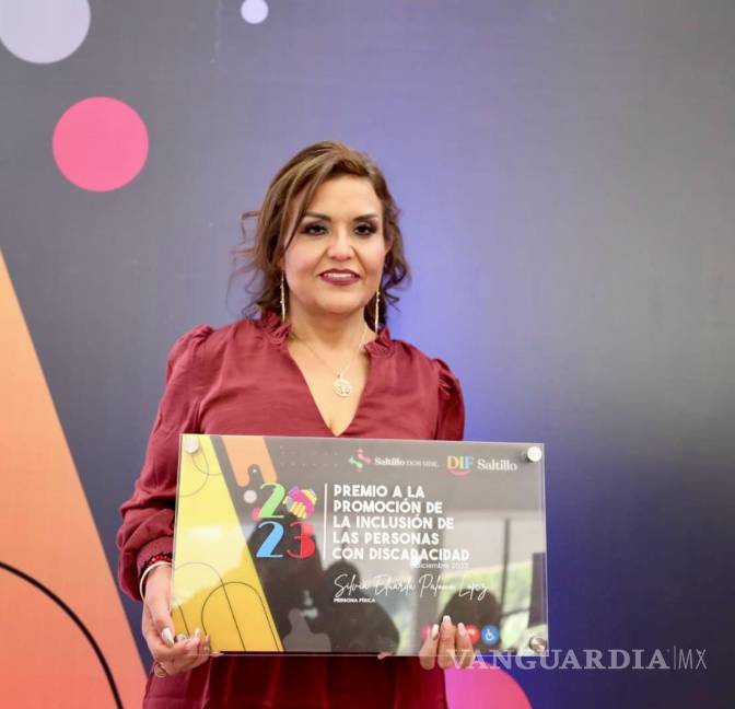 $!Silvia Eduarda Palomo López fue reconocida en el rubro de Persona Física.