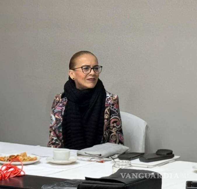 $!La directora de Tránsito, Martha Alicia Faz, explicó el proceso de integración ante empresarios laguneros.