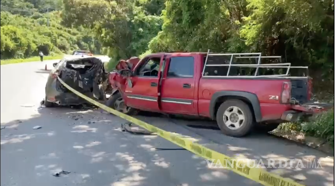 $!Sicarios chocan, causan una muerte y abandonan restos embolsados, en carretera de Puerto Vallarta
