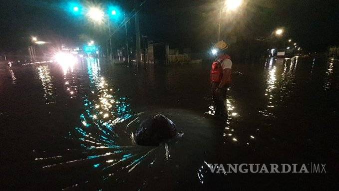 $!Fuertes lluvias dejan en Monterrey lesionados e inundaciones