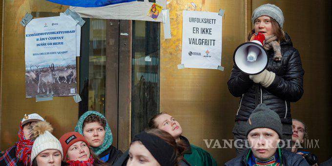 $!Otra vez desalojan a Greta Thunberg, ahora de protestas en Noruega contra parque eólico