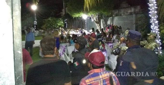 $!Arman boda y fiesta de XV en Acapulco con más de 700 invitados, las clausuran