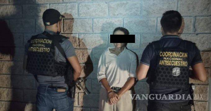 $!Fue detenido un hombre de aproximadamente 45 años de edad, quien llevaba al menor en un vehículo