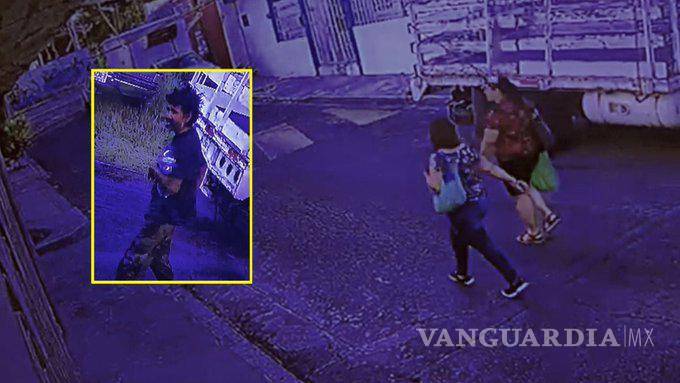$!El hombre persiguió por varias cuadras a la mujer con un arma blanca y se la clavó en un cuello, por lo que esta perdió la vida