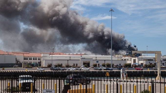 $!Incendio en portaviones en base naval de San Diego deja 18 marineros heridos
