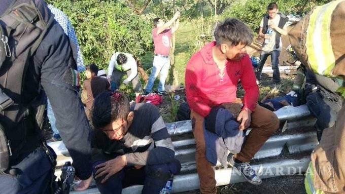 $!Sube a 81 la cifra de migrantes heridos tras volcadura de camión en Veracruz