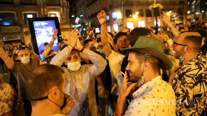 $!'Estallan' las fiestas en calles de España por fin de toque de queda