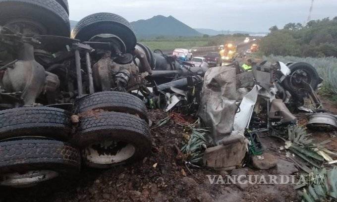 $!Accidente en autopista Tepic-Guadalajara deja 6 muertos