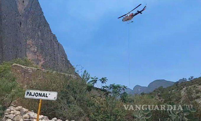 $!Helicóptero de la Marina se suma al combate de incendio forestal en Nuevo León