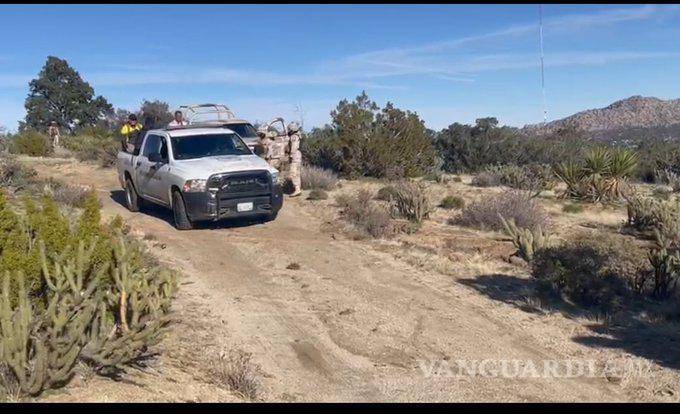 $!Militares, policías municipales y agentes estatales, barrieron los caminos que rodean la zona sin encontrar un solo casquillo percutido.