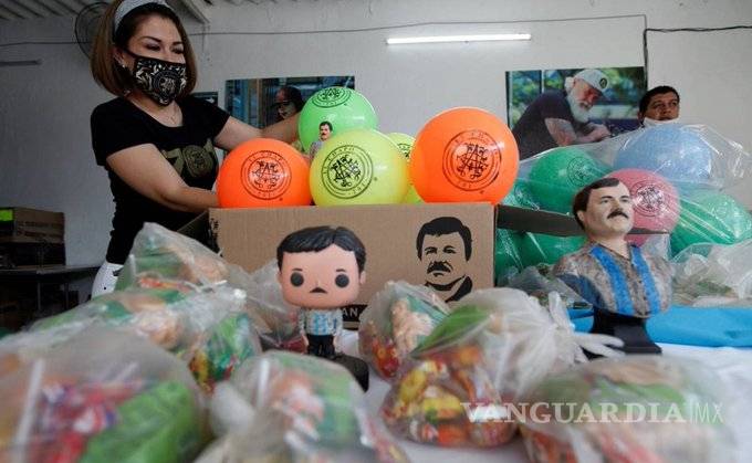 $!Hija del 'Chapo' Guzmán ignora a autoridades, repartió despensas y juguetes