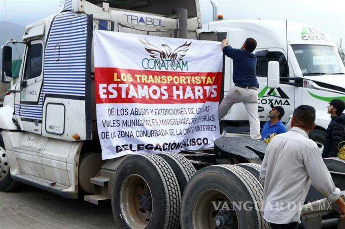 $!Amagan transportistas con paralizar Monterrey si no atienden sus demandas