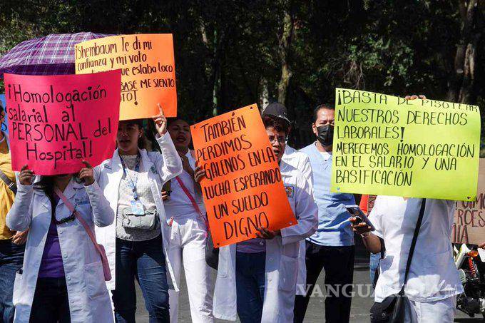$!Personal médico bloquea avenidas y hospitales en la CDMX; toman la México-Cuernavaca