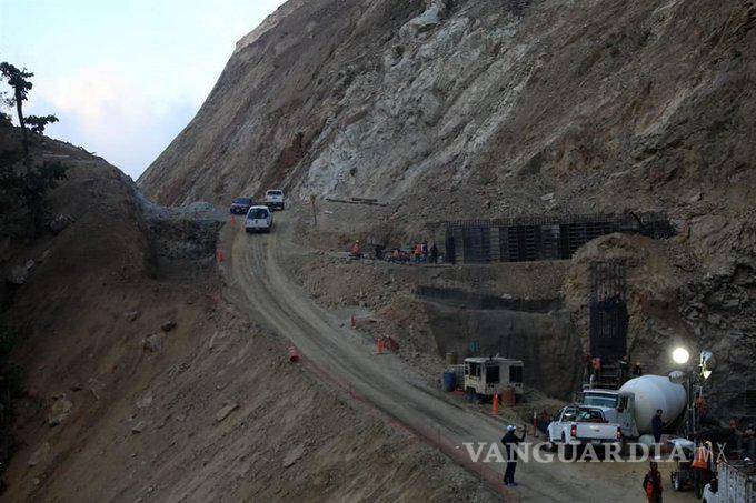 $!Carretera hacia Puerto Escondido sigue inconclusa, pero AMLO ya la inauguró