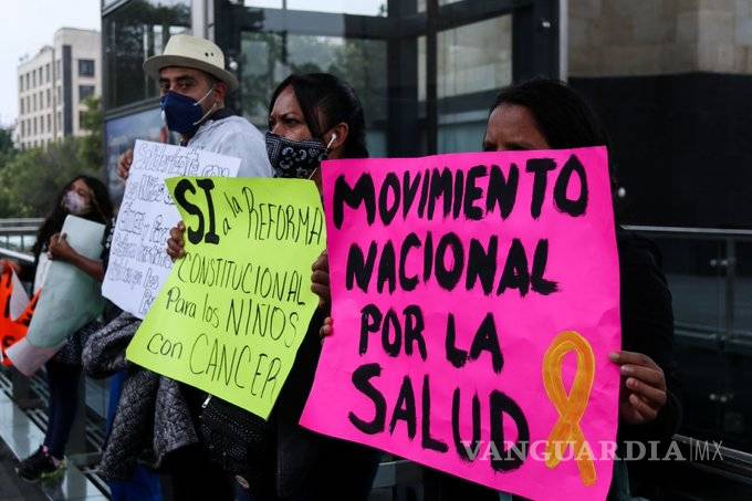 $!¿Ninis sí, quimios no?, padres de niños con cáncer protestan por recortes