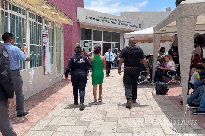 $!Detienen a mujer por agarrar a golpes a su hijo de 4 años, en Ecatepec