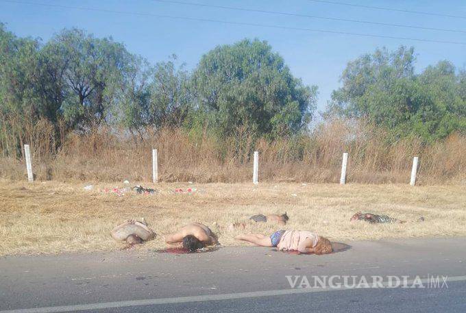 $!Dejan seis cuerpos sobre carretera en Zacatecas, una mujer entre víctimas