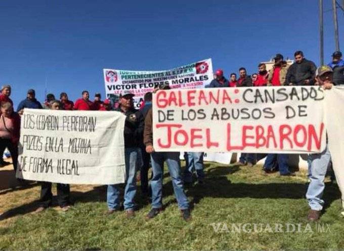 $!Protestaron contra la familia LeBarón durante gira de AMLO por Chihuahua
