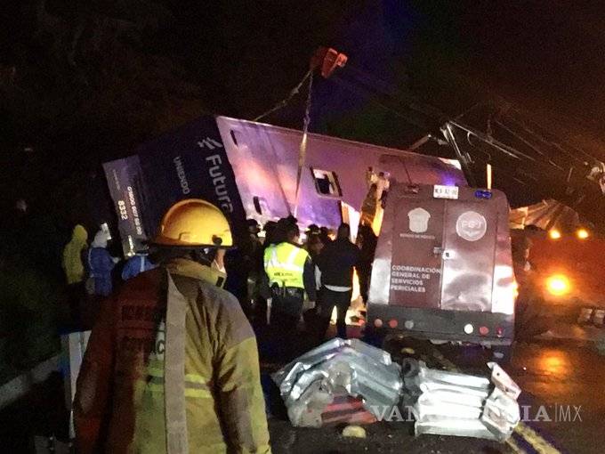 $!13 muertos y 24 heridos deja accidente de autobús en la México-Toluca