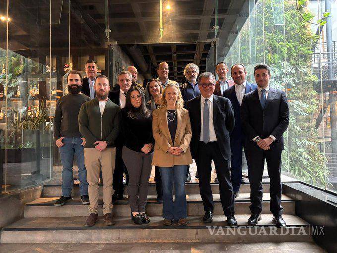 $!El embajador también visitó las instalaciones de Il Mercato Gentiloni.