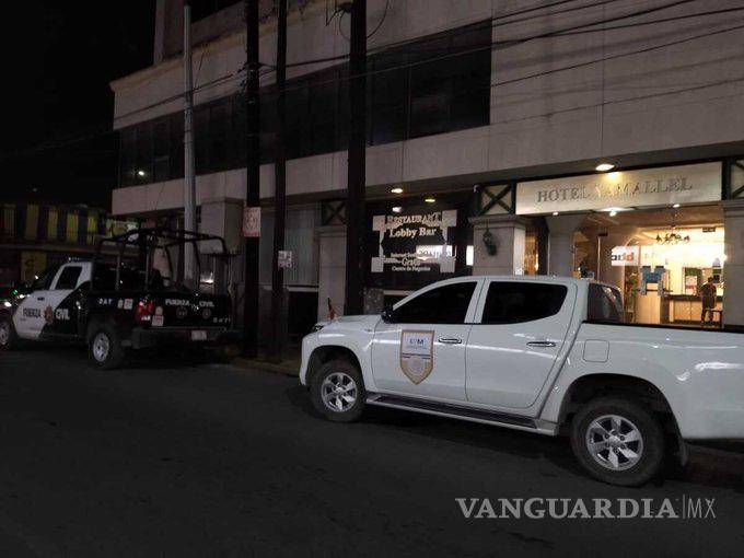 $!Presumen que al ver el operativo de migración, la mujer sacó a los menores de la habitación y ella intentó evadir el cerco, por lo que se lanzó desde el décimo piso