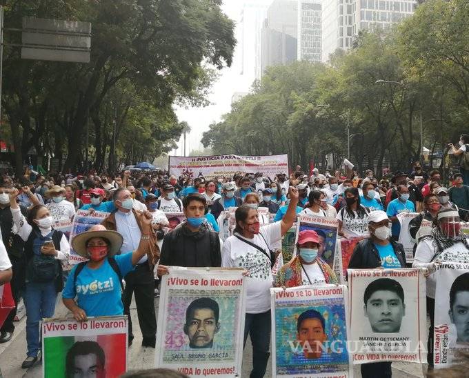 $!Familiares de los 43 piden a AMLO esclarecer ‘verdad histórica’ de Ayotzinapa